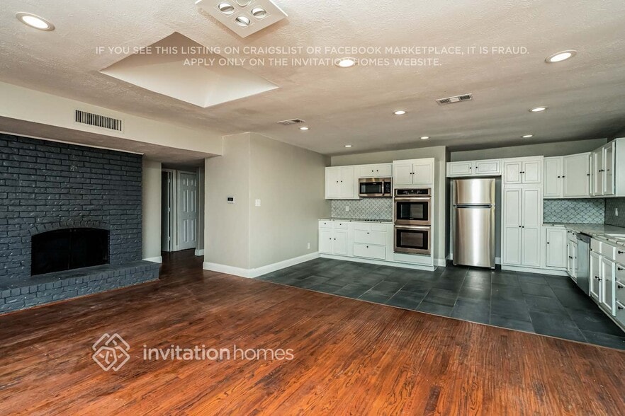 Building Photo - 5001 Thompson Dr