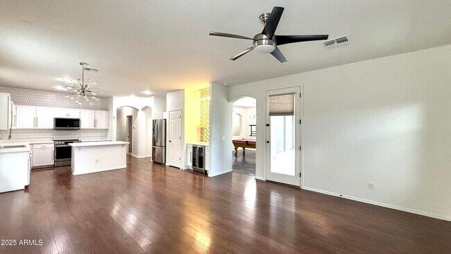 Building Photo - 4927 W Magdalena Ln