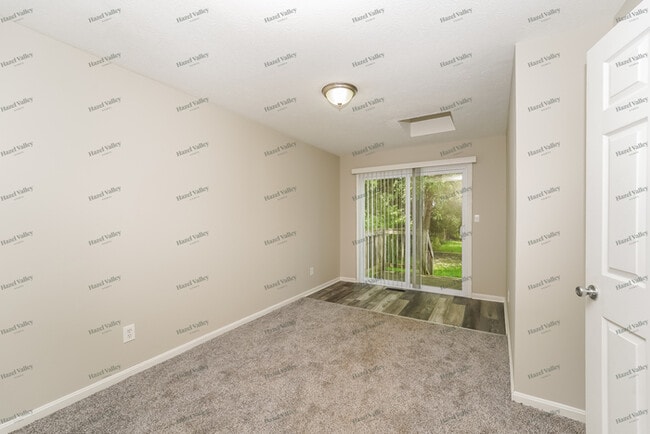 Building Photo - 5919 Maplewood Rd