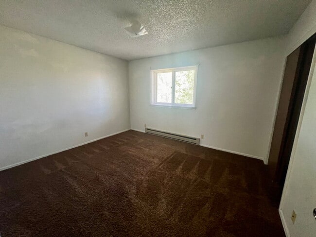 Building Photo - Upper level two bedroom, one bathroom clos...