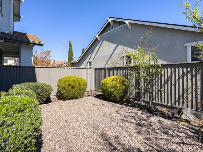 Building Photo - 1680 Southview Dr