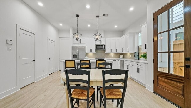 Building Photo - 6423 Highland Pine Ln