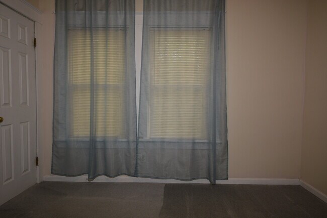 Building Photo - 2837 Hyde Park Plz