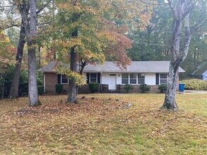 Building Photo - Look at this hard-to-find ranch-style home