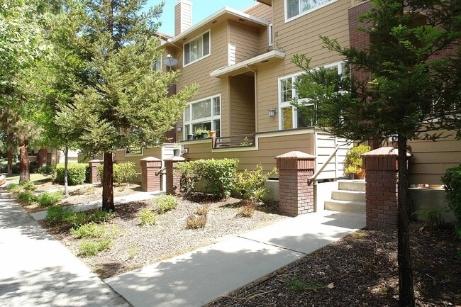 Primary Photo - 455 Mill River Ln