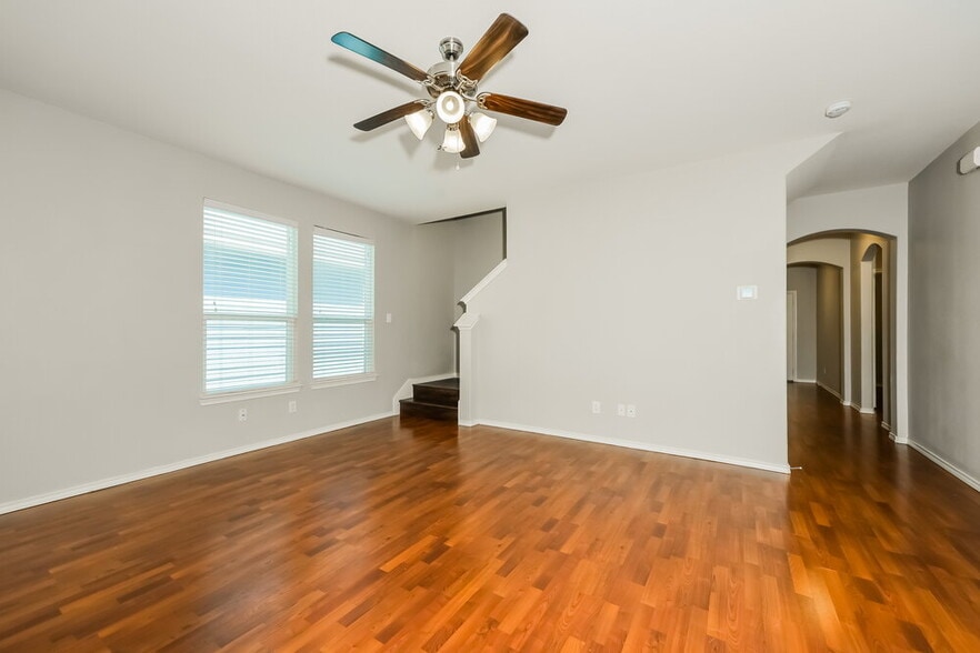 Building Photo - 10965 Colonial Heights Ln