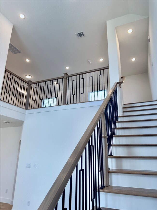 Building Photo - 15206 Cortines Ct