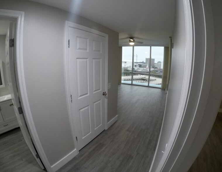 Amazing Master Bedroom with panoramic view - 322 E Central Blvd