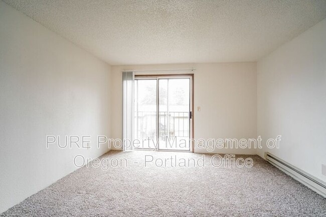 Building Photo - 14136 NE Sandy Blvd