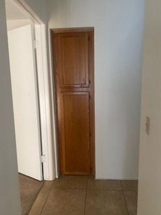 Building Photo - COMING SOON!! 3 BEDROOM / 2 BATHROOM Apartment in Cathedral City