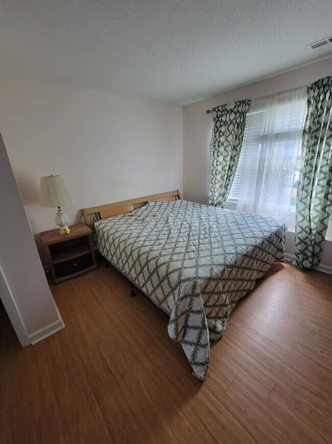 Building Photo - 305 Humble Rd