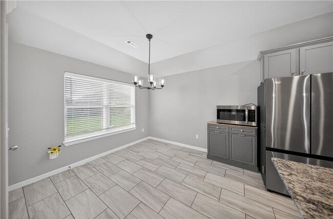 Building Photo - 440 Willow Dr