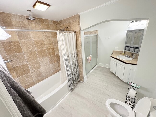 Building Photo - 447 Avondale Dr