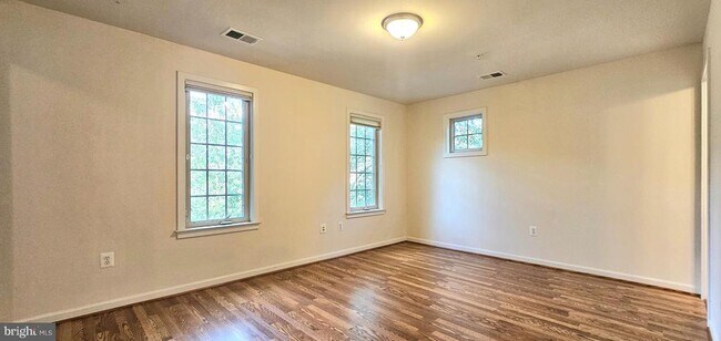 Building Photo - 3141 Blue Barn Way