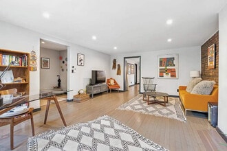 Building Photo - 7 E 129th St