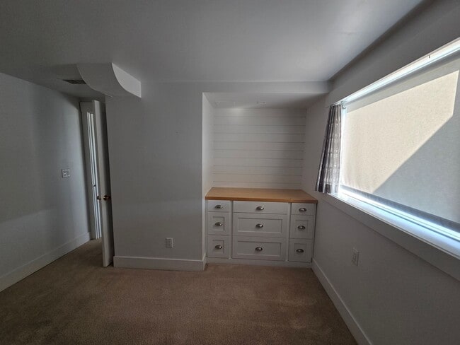 Building Photo - 3Bedroom, 2.5 Bath Mid Century Modern Home...