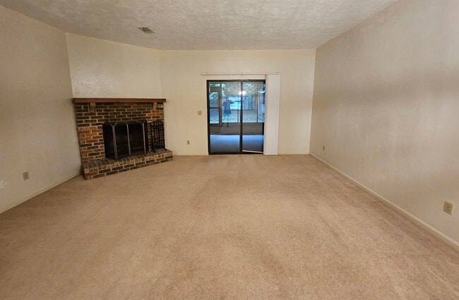 Building Photo - 463 E Van Buren St
