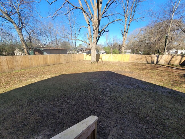 Building Photo - Home in Benton