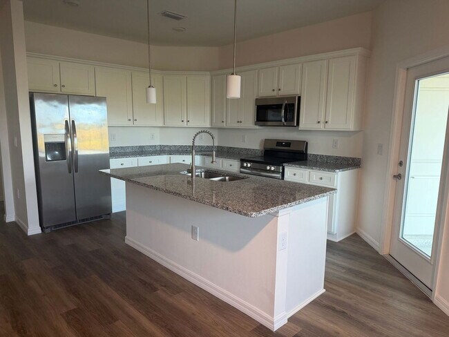 Building Photo - 16107 Badalona Dr