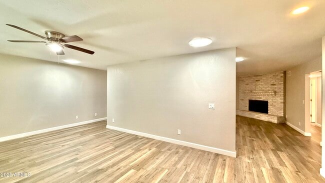 Building Photo - 2502 E Sahuaro Dr