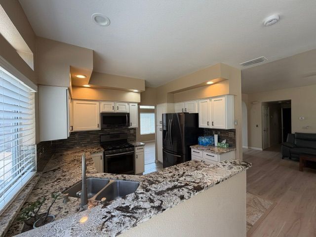 Building Photo - 8687 Bluefield Way