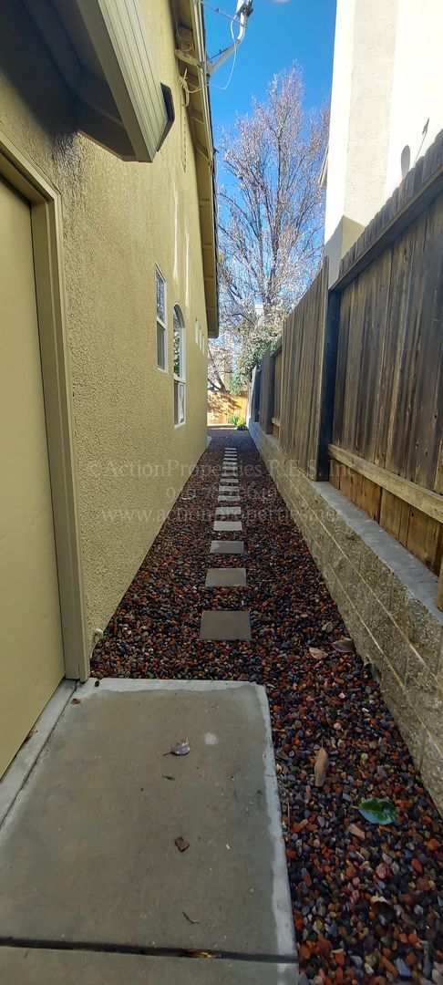 Building Photo - Rocklin  Highland Park  3 bedroom 2 bathroom, Great Room Floor Plan with Tile Flooring,  Fenced Yard