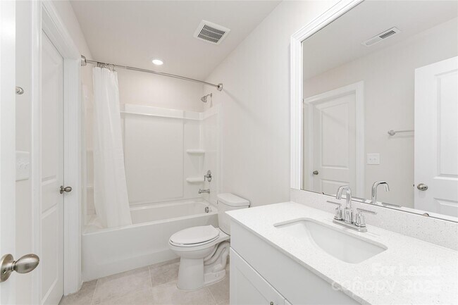 Building Photo - 2352 Belterra Dr