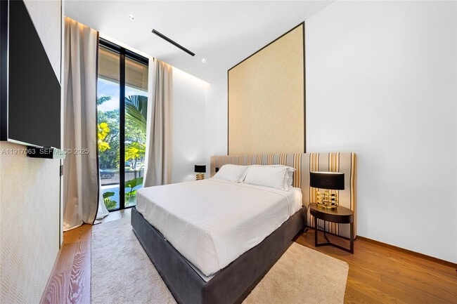 Building Photo - 200 W Rivo Alto Dr