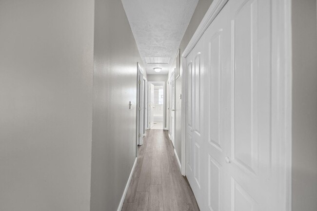 Building Photo - 746 Lancaster Ave