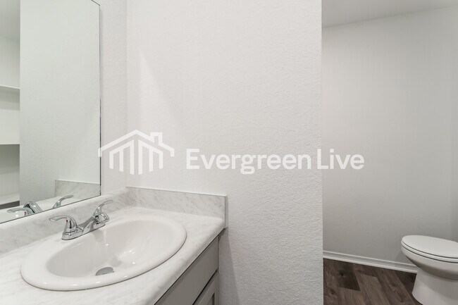 Building Photo - 240 Sarah Alyse Ln