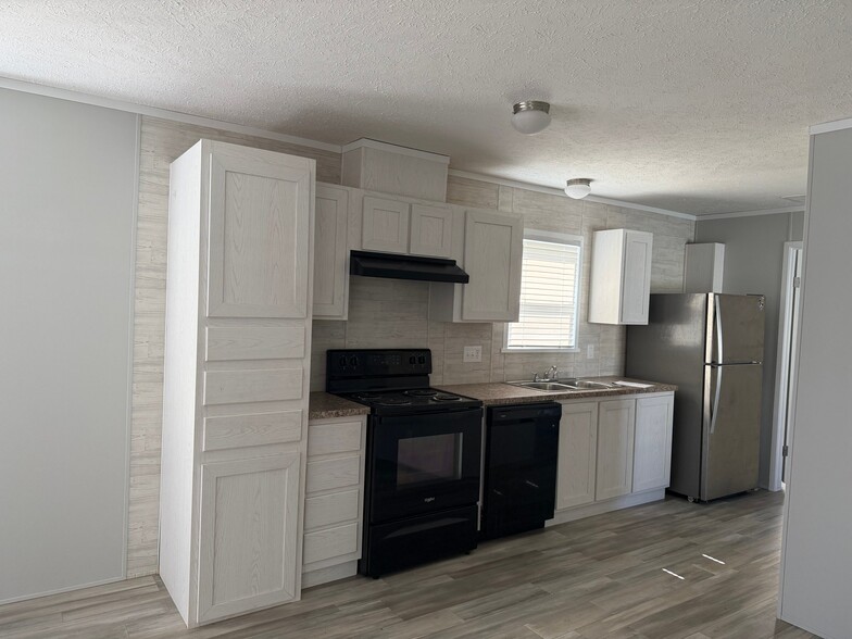 Building Photo - 16315 US-54