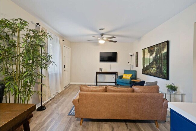 Building Photo - Fully Furnished Apartment in the Heart of Durham!