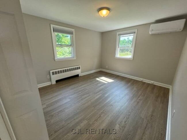 Building Photo - 29 Evergreen Ave