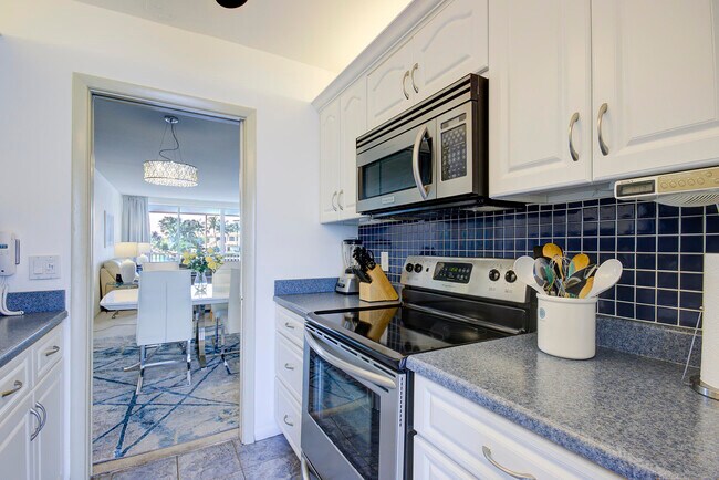 Building Photo - 3100 S Ocean Blvd