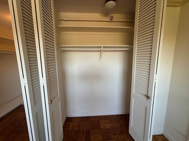 Building Photo - 16 Monmouth Ct