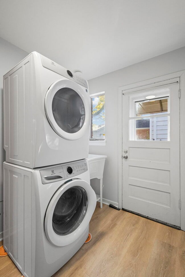 Building Photo - 1307 Highridge Pkwy