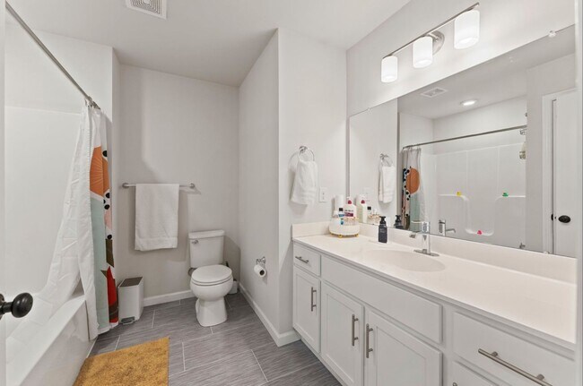 Building Photo - Elegant 3-Bedroom Home in Isaac Court. Available the Second Week of October!