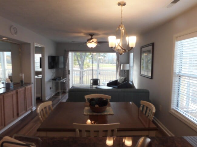 Building Photo - 521 White River Dr