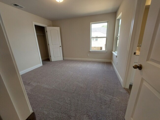 Building Photo - 800 Arrington Wy