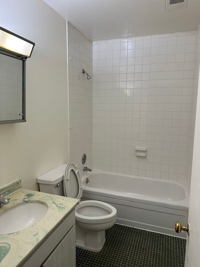 Building Photo - 2 Bedroom/ 2 bath Condo in Georgetown