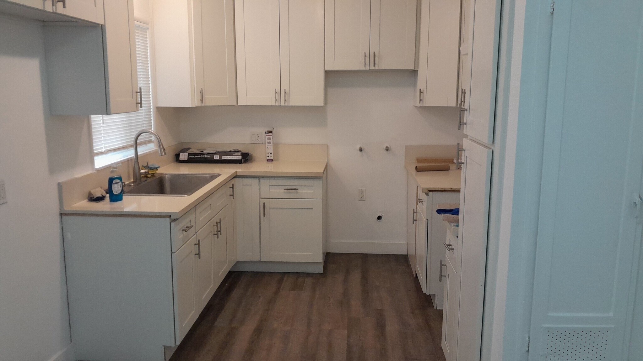 Building Photo - 712 1/2 W Redondo Beach Blvd