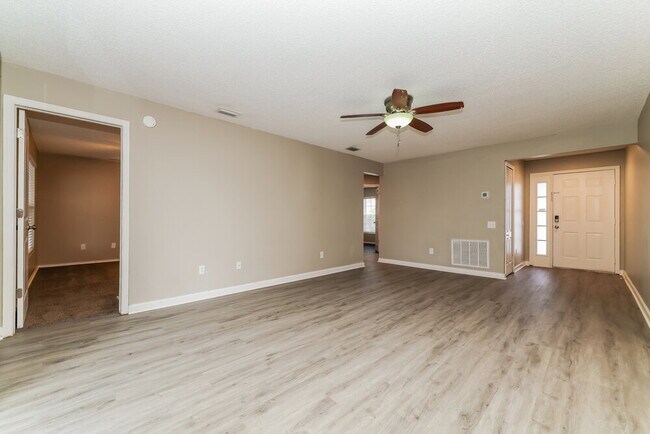 Building Photo - 12420 Dawn Vista Dr