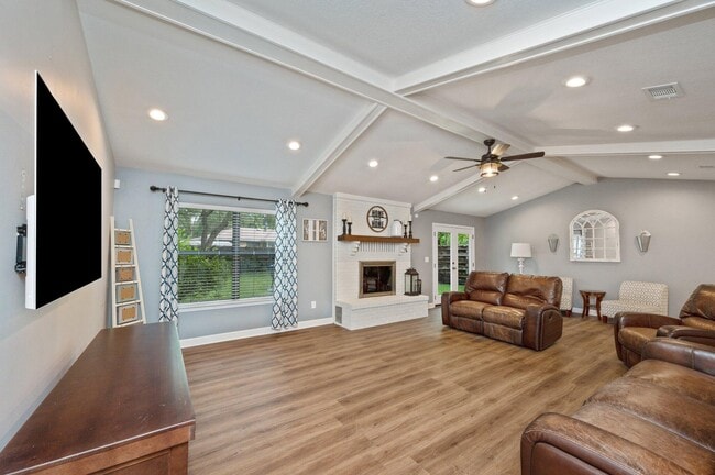 Building Photo - 615 St Martin Cove