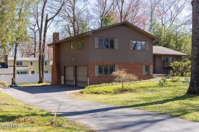 Building Photo - 17 Cedarwood Drive