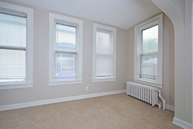 Building Photo - 3 Bed 1.5 Bath Single Family Home in St. Pau