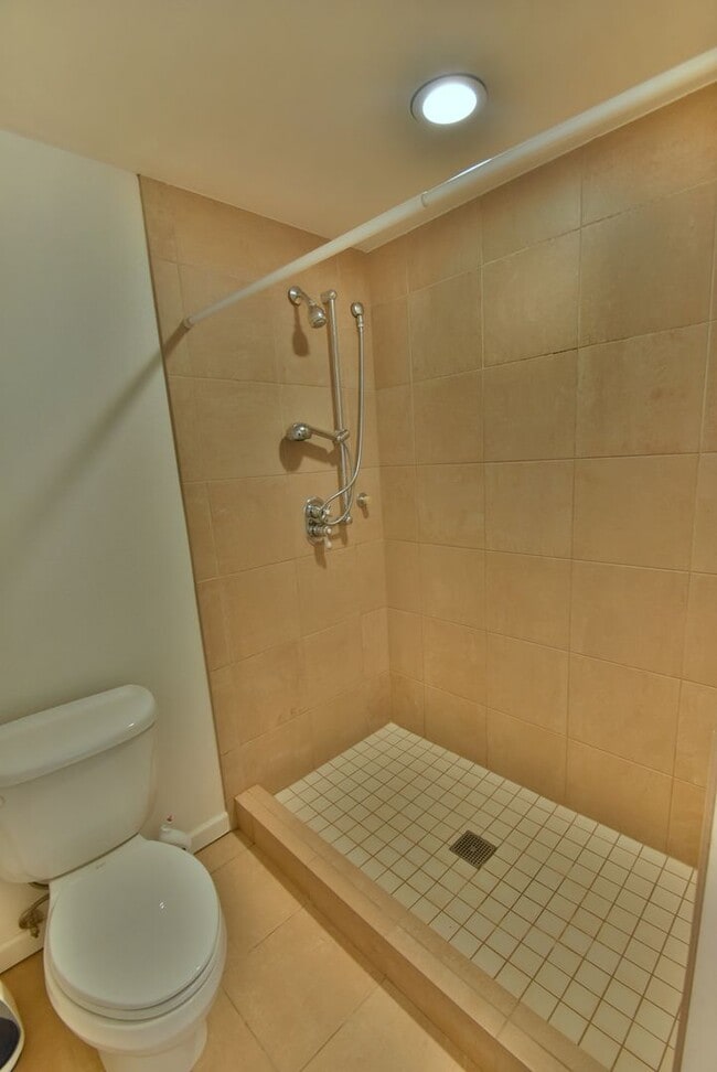 Building Photo - 3bd/2ba Lake Forest Park Home