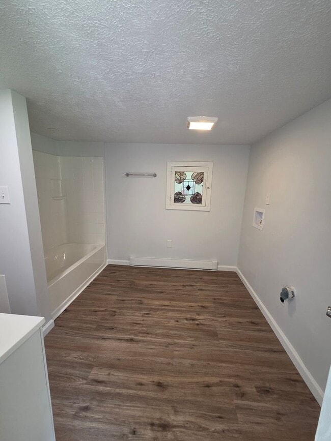 Building Photo - 2-Bedroom Wind Gap Home Available Now!