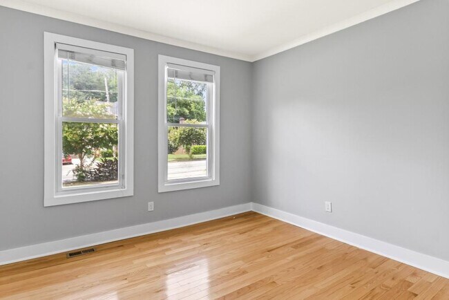 Building Photo - 1230 Avon Ave SW