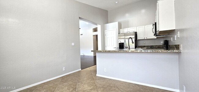 Building Photo - 4117 W Menadota Dr