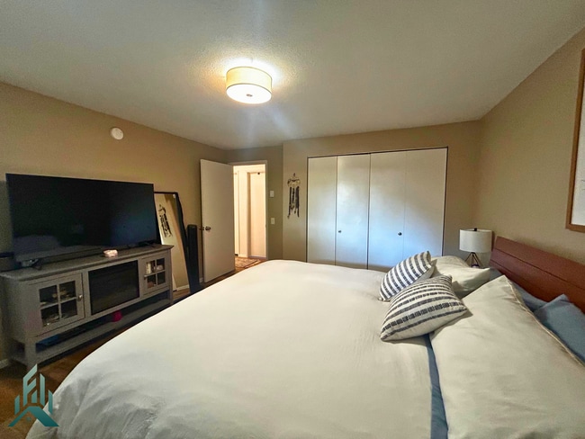 Building Photo - Completely Renovated 3 bed/2 bath Home